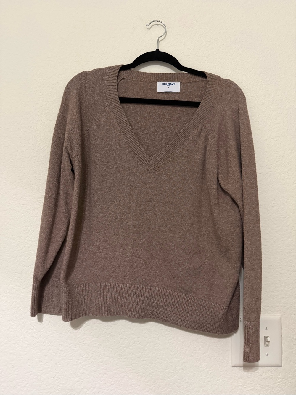 Old Navy Soft V-Neck Sweater in Taupe
